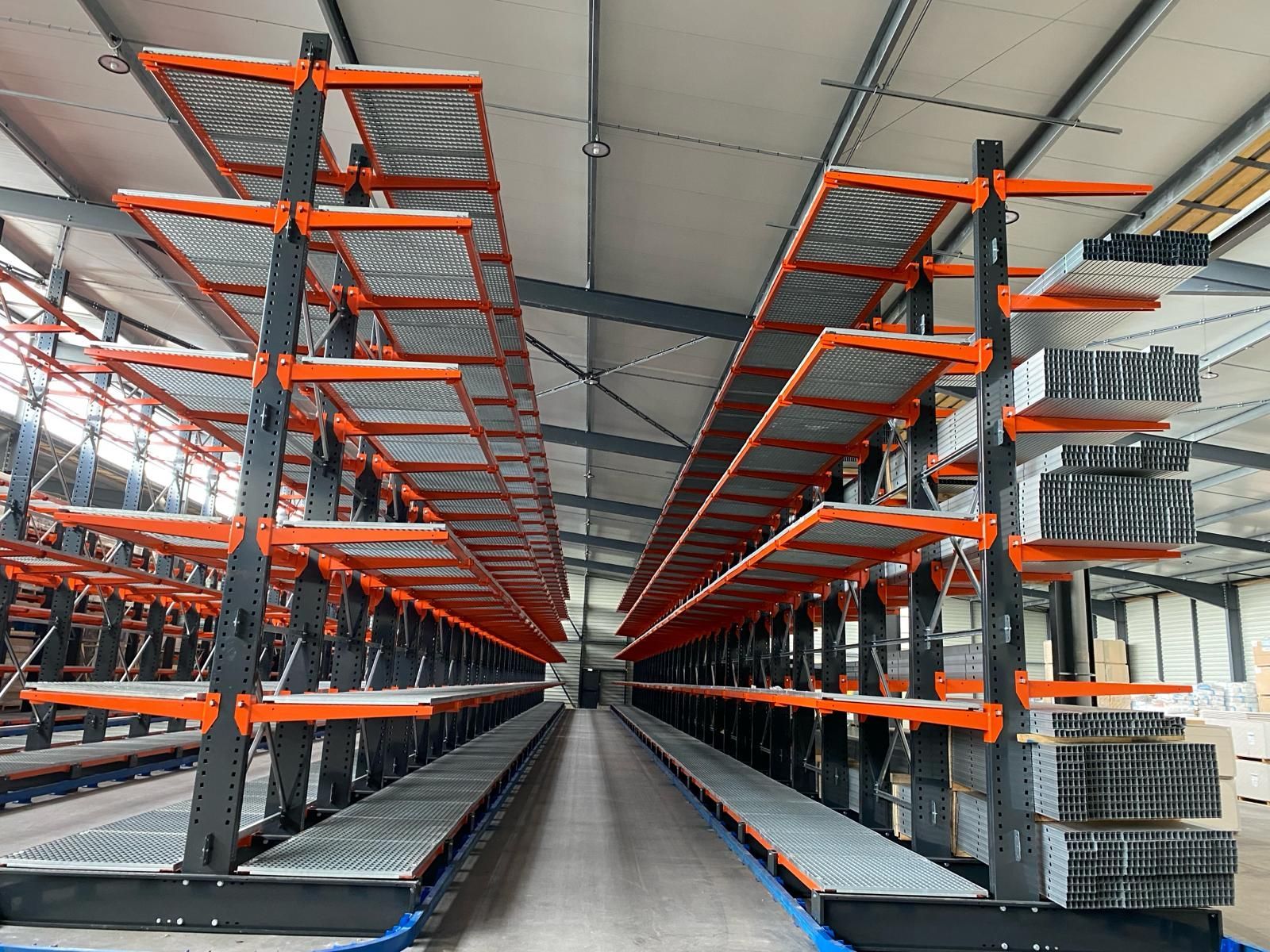 Stockage cantilever pour longues charges