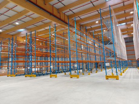 Rack de palettes sur plusieurs étages 
