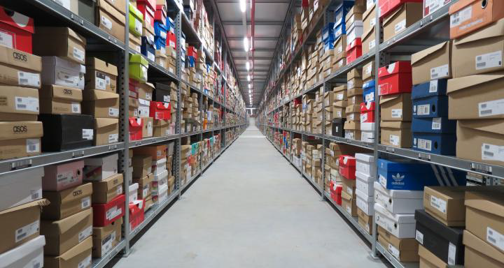 Étagères de stockage simple pour cartons