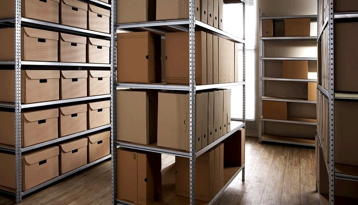 Stockage de cartons par gravité