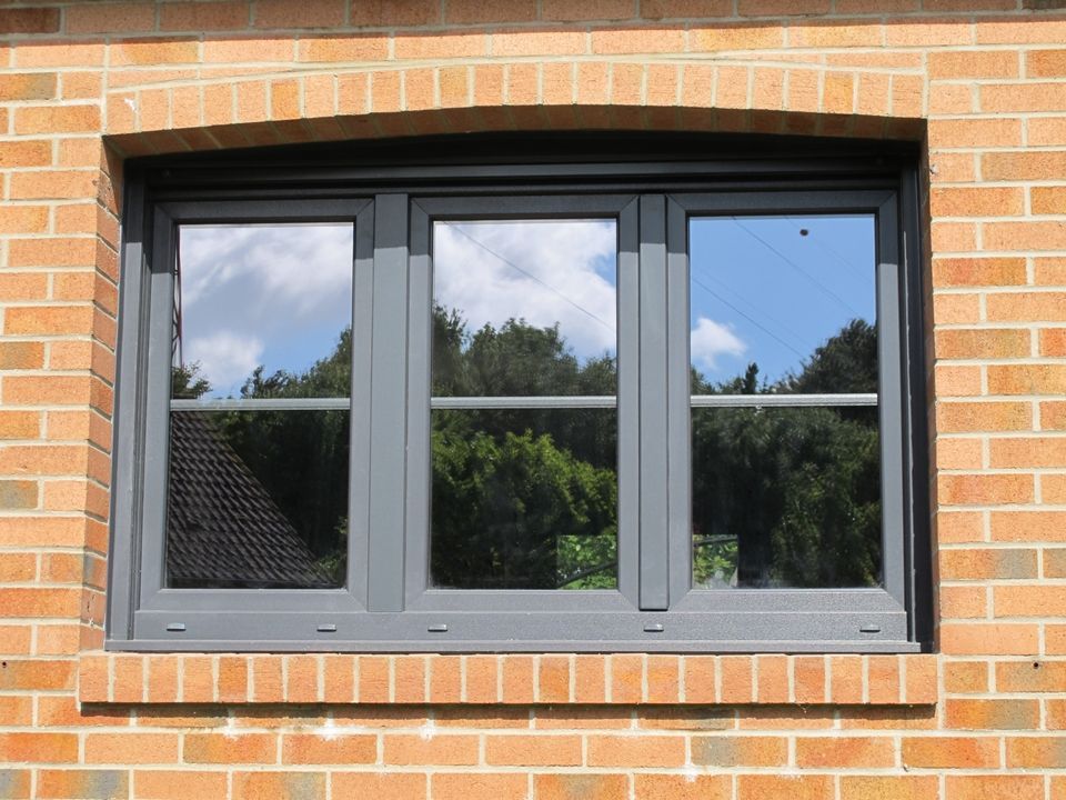 Fenêtre oscillo-battante à trois ouvrants