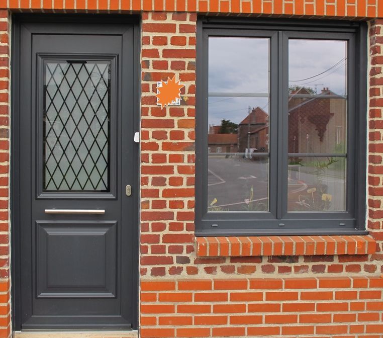 Porte d'entrée modèle Gispana, fenêtre avec traverse