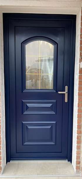 Une porte d'entréebleu acier modèle Alu Gaciella