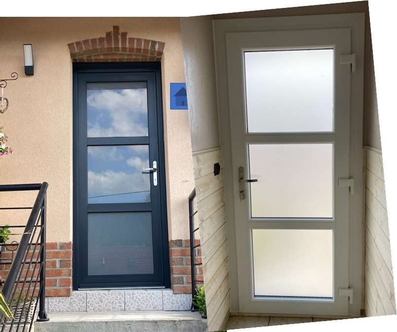 Vues intérieures et extérieures d'une porte d'entrée avec du verre dépoli.