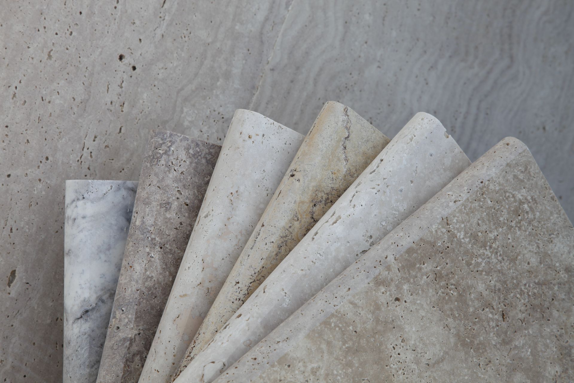 Margelle en travertin