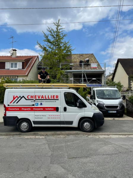 Camion de l'entreprise Chevallier sur un chantier