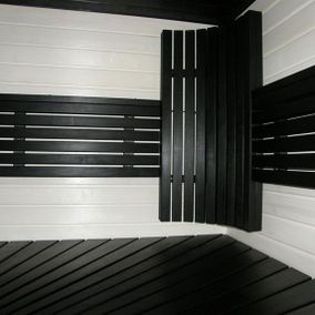 Yksityiskohtia puisesta saunasta