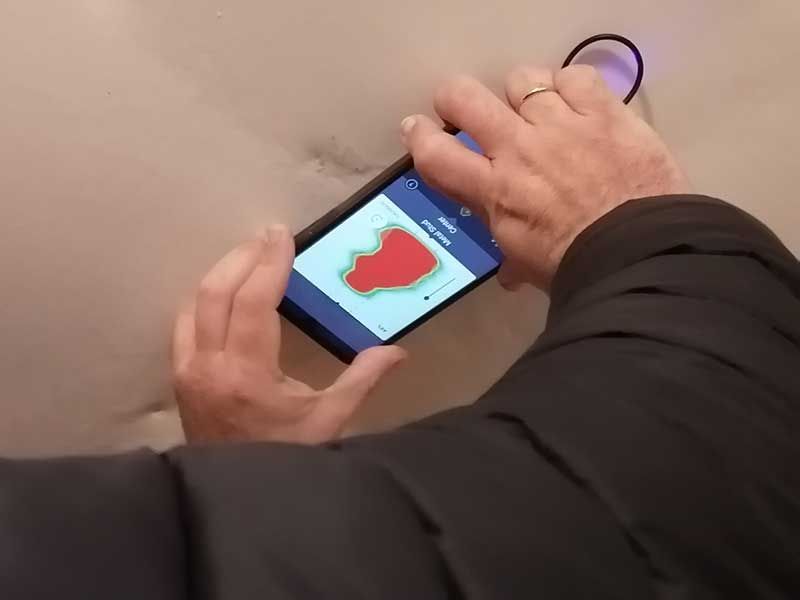 Ανίχνευση τερμιτών σε πάνελ οροφής στην Άνδρο