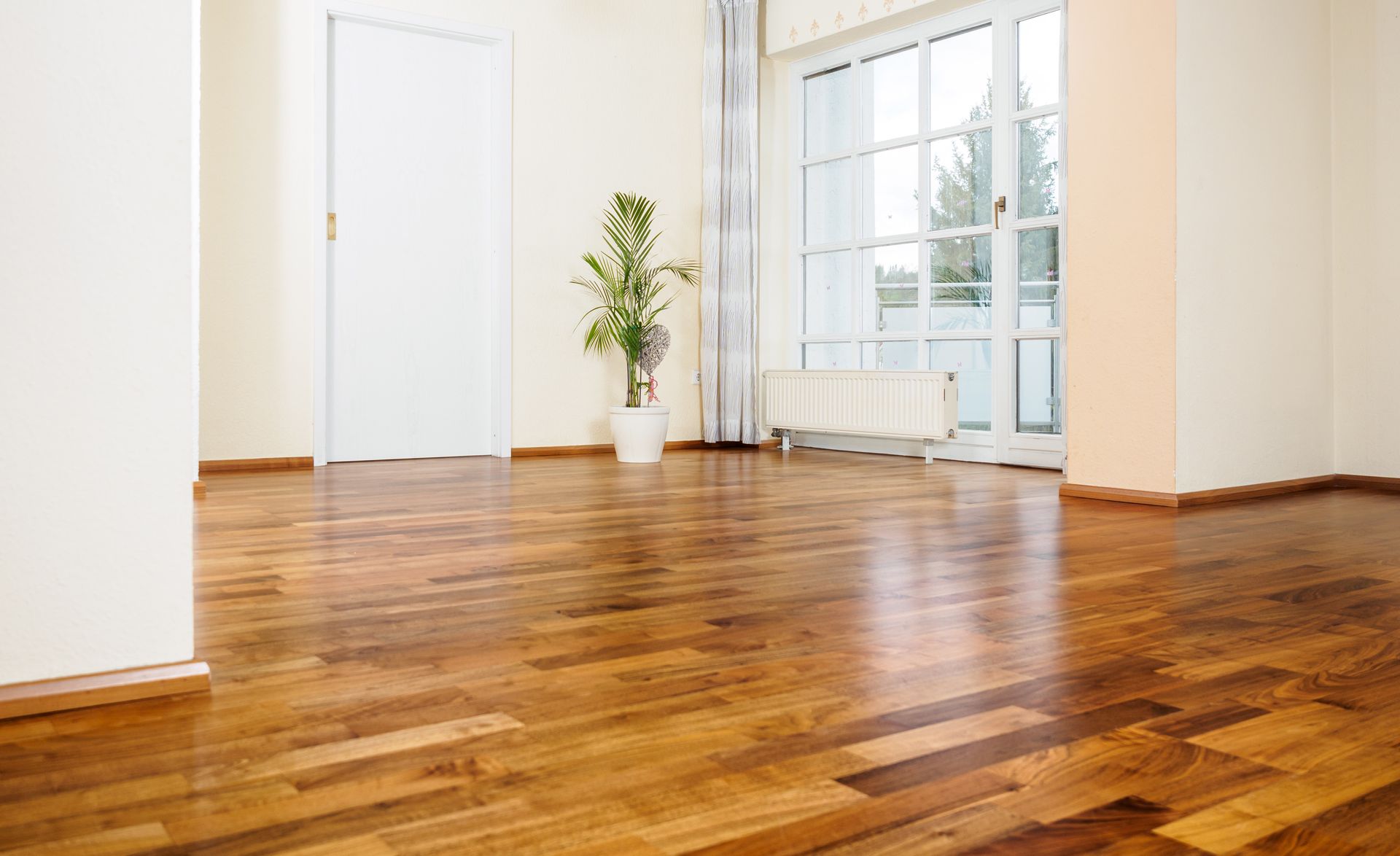 Un parquet stratifié dans une pièce de vie