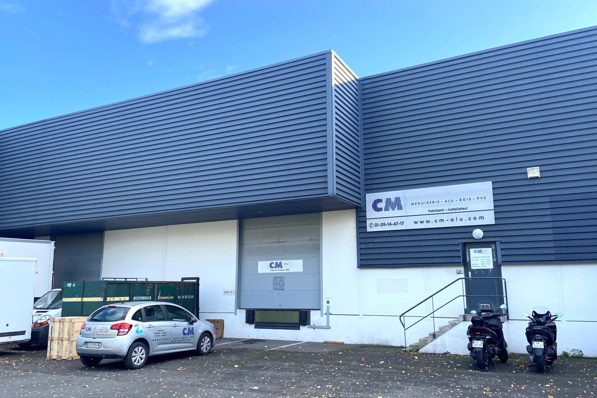 Devanture de l'atelier de menuiserie CM ALU