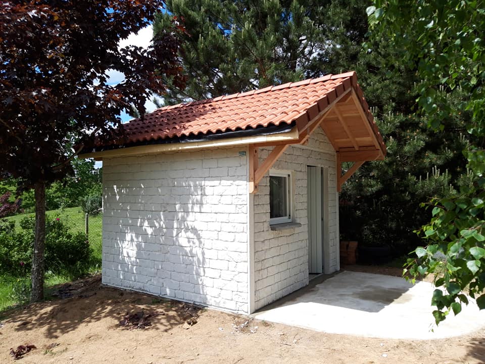 Abri de jardin de profil