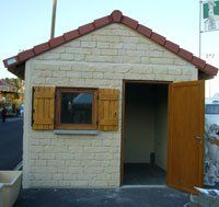 Abri de jardin avec porte et fenêtre en bois