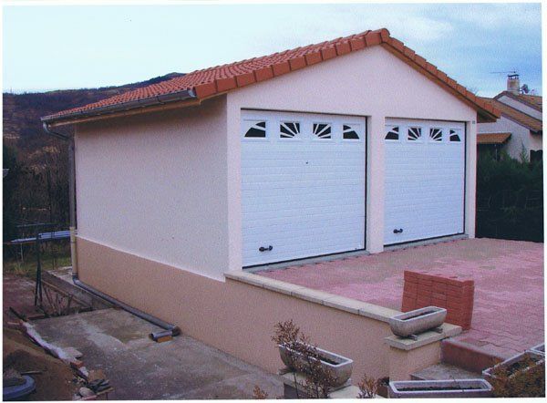 Garage double Tartarin avec portes blanches