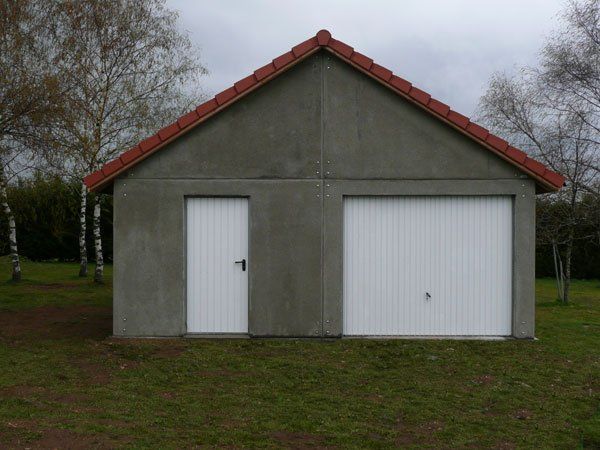 Garage une petite et une grande porte