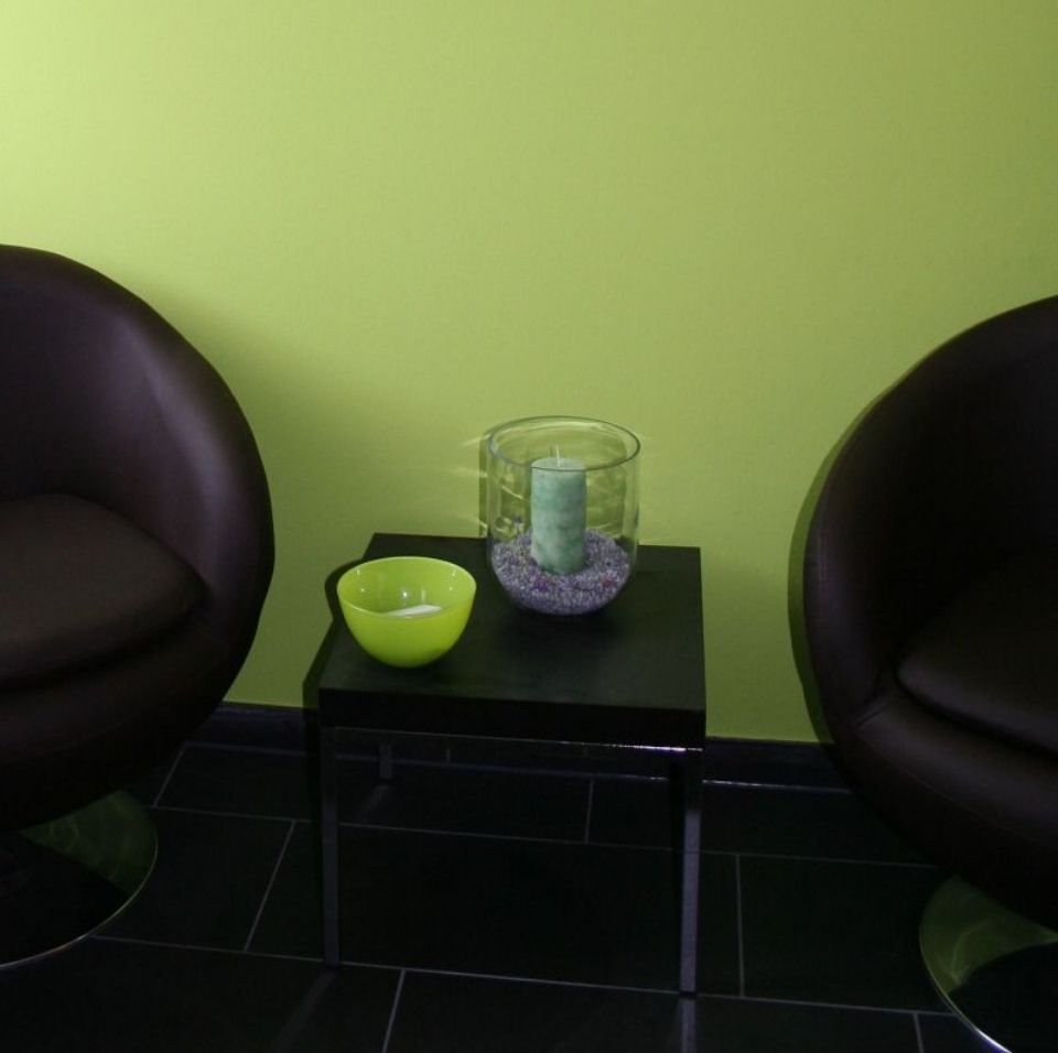 Wartebereich bei Physiotherapie im Schwedenhaus