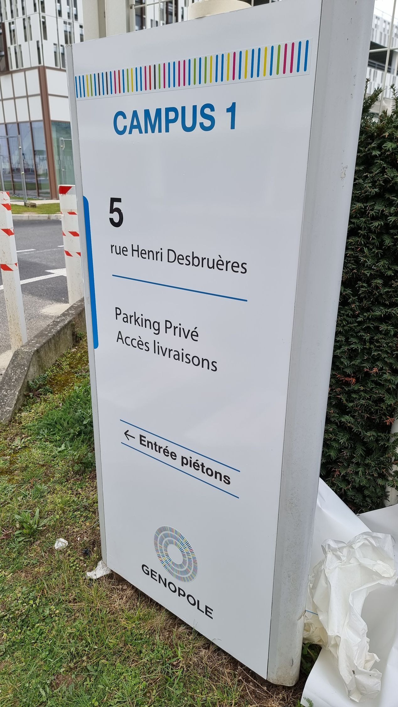 Panneau indiquant le campus 1, bâtiment 5.