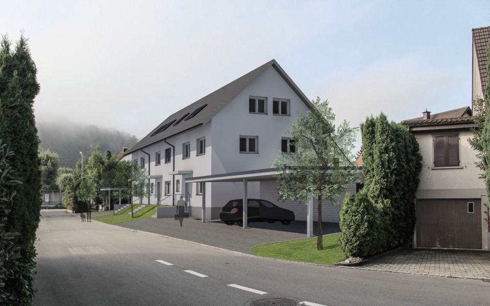 Ruhige Wohnstrasse mit einem weissen Mehrfamilienhaus, einem geparkten Auto und Bäumen im Vordergrund.