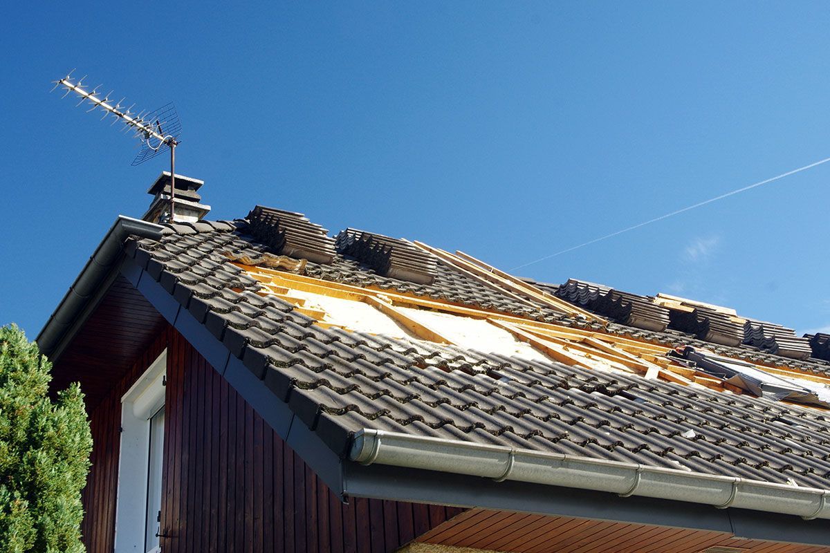 Installation d'une couverture chez un particulier et place pour fenêtres de toit
