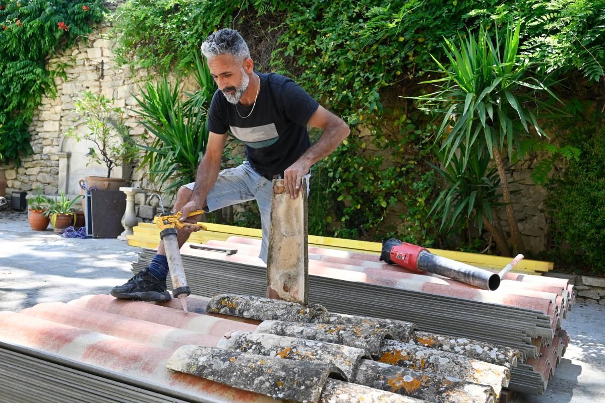 Pose a la colle d'ancienne tuiles