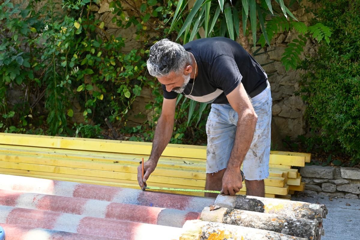 Prise de mesures sur une toiture