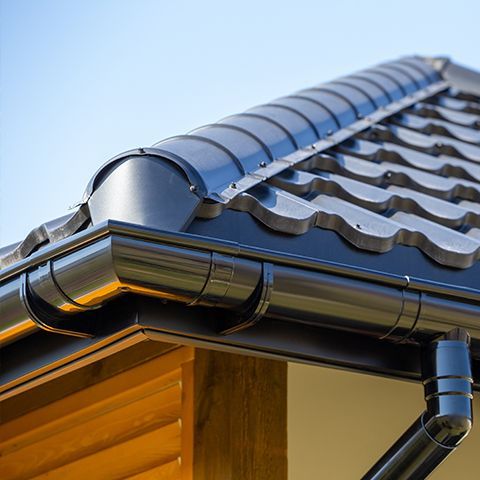 Focus sur gouttière neuve juste posée