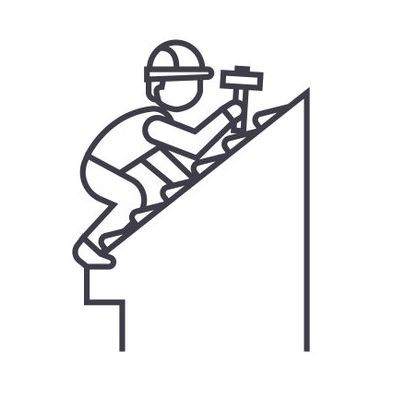 Un trabajador de la construcción está subiendo un tramo de escaleras.