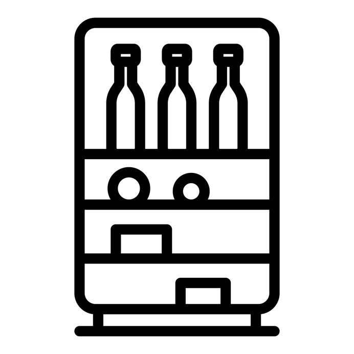 Una máquina expendedora con tres botellas de alcohol dentro.