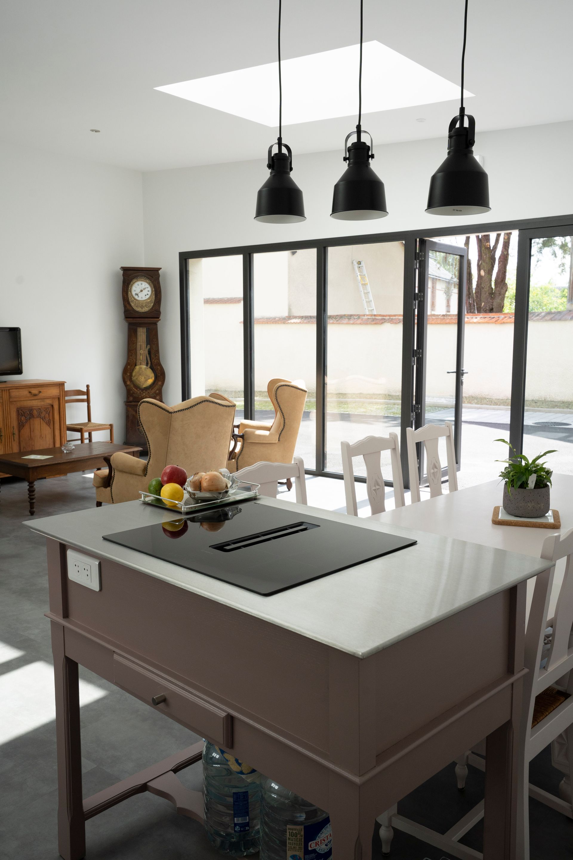 Coin cuisine avec plaques vitrocéramiques