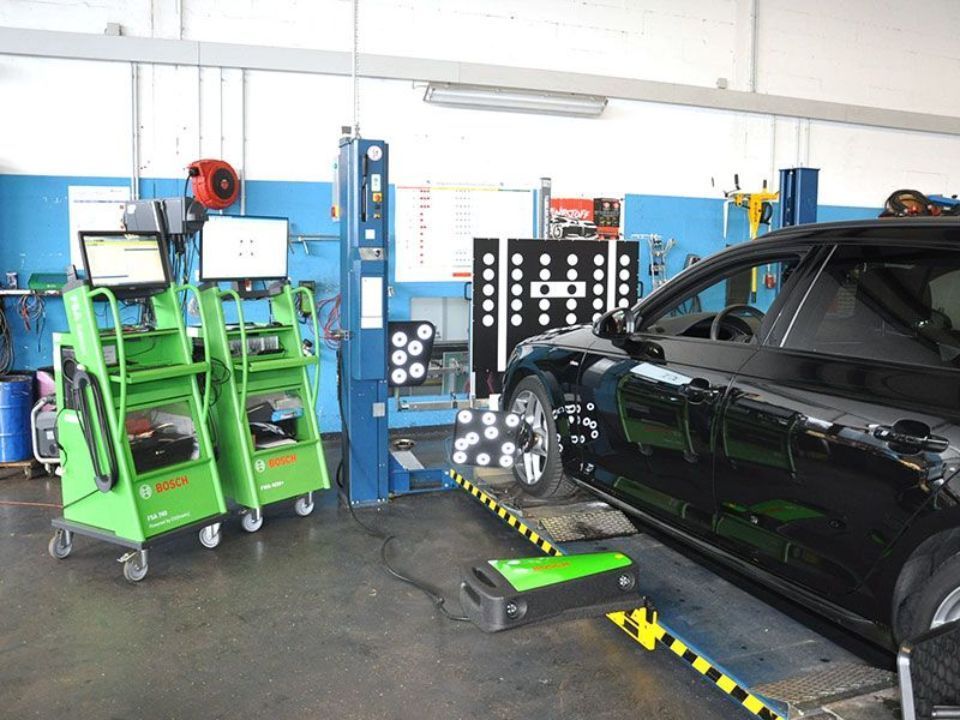 Kfz-Wartung in der Werkstatt Robert Jeromin – Boschdienst