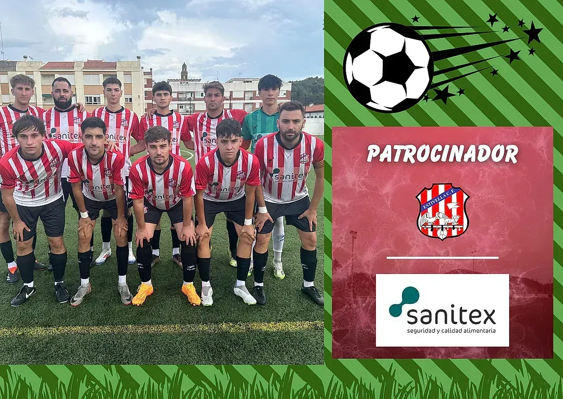 Un grupo de jugadores de fútbol posan para una foto en un campo.