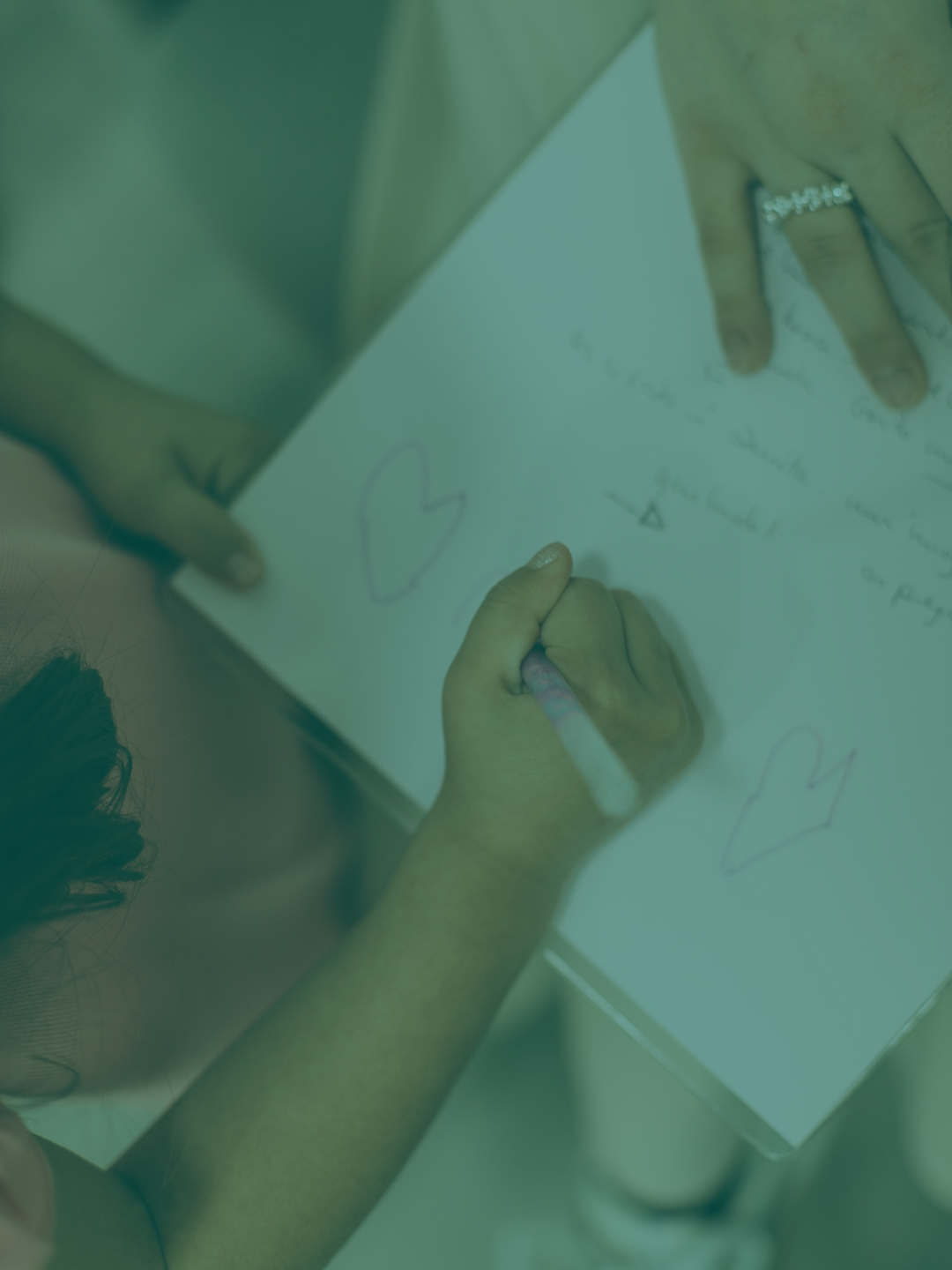 Acompanhamento psicológico infantil e juvenil na Clínica Encanto, em Montemor-o-Novo e online.