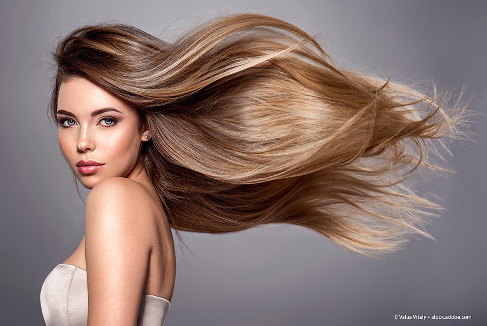 Frau mit schönem, langem Haar