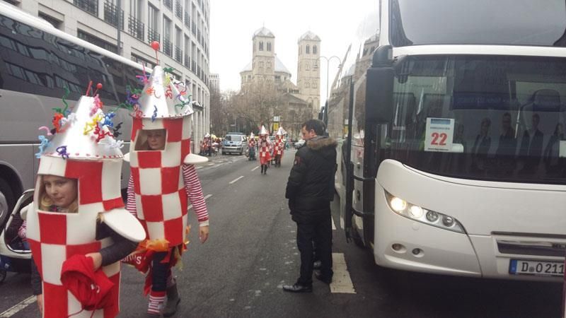 Ein Bus mit der Nummer 22 auf der Vorderseite