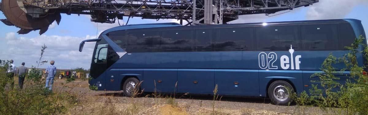 02elf Travel GmbH & Co KG - Reisebus Seitenansicht | Garzweiler Tagebau