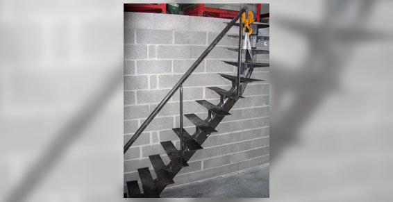 soudures (travaux) - structure escalier tournant-sur mesure
