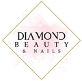 Logotipo de Diamond Beauty & Nails en un marco de diamante dorado, fondo de acuarela rosa.