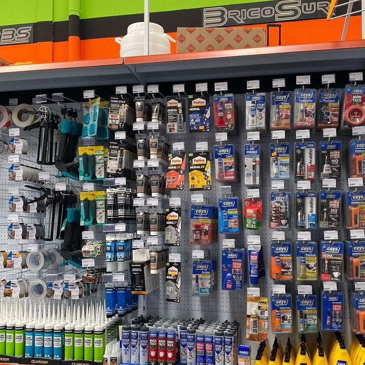 Surtido de suministros para instalaciones de fontanería