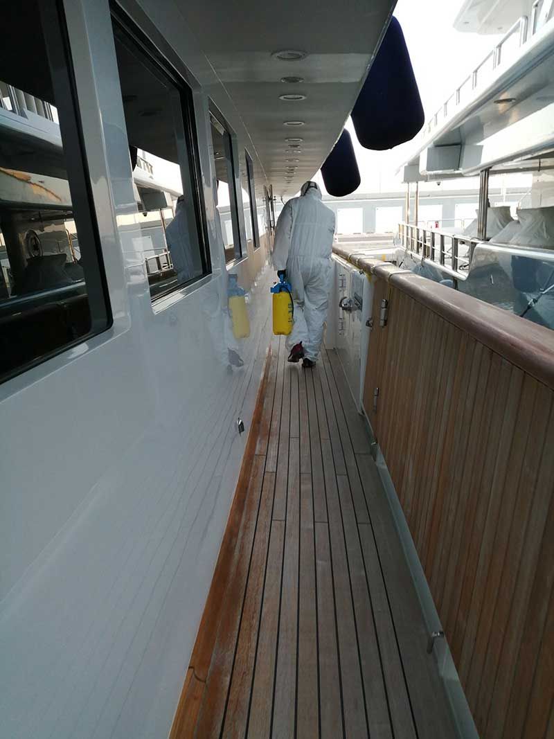 Απεντόμωση σε ιδιωτικό γιοτ