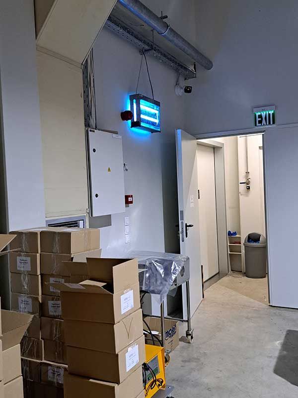 Ηλεκτρική εντομοπαγίδα σε βιομηχανικό χώρο επεξεργασίας κρεάτων