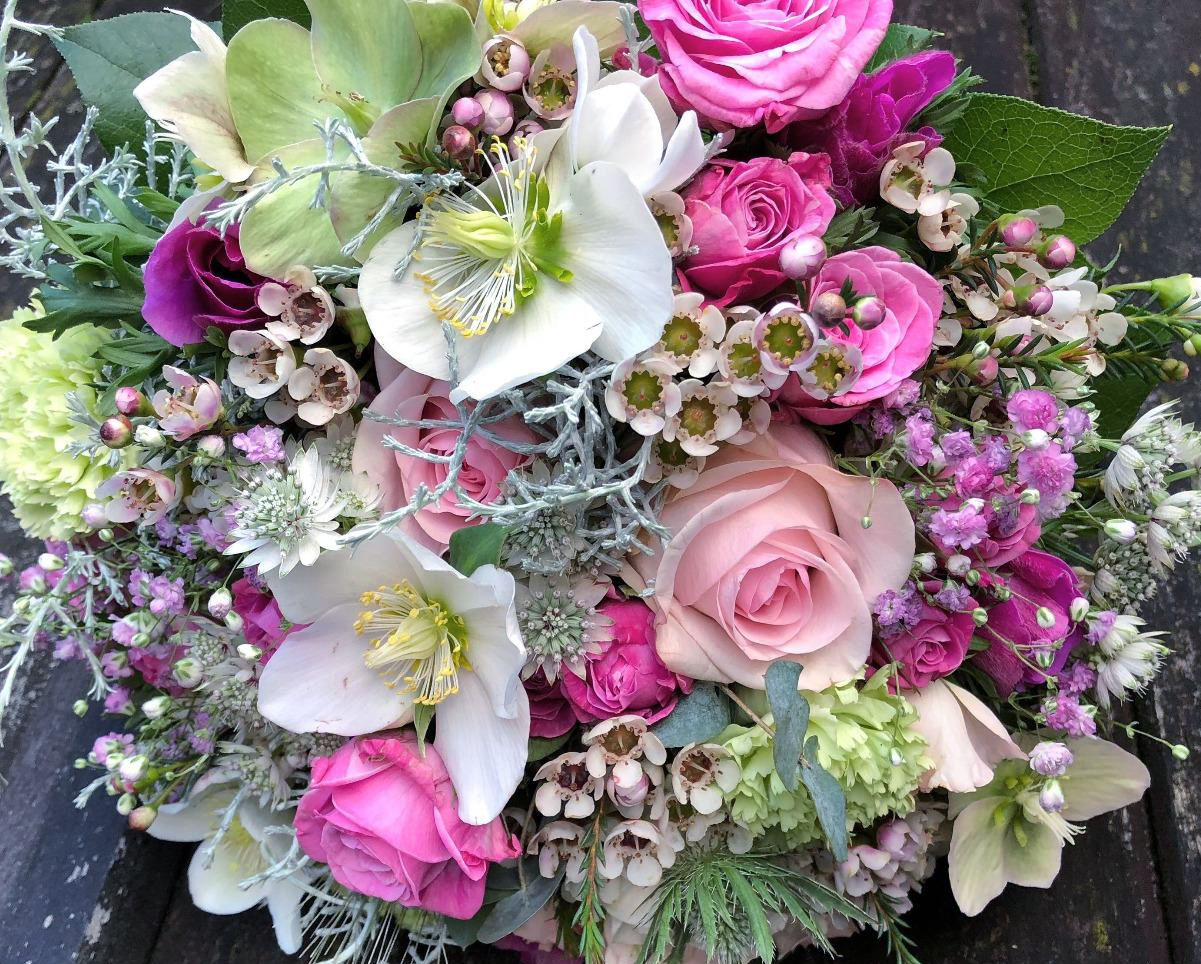 Composition de fleurs rose