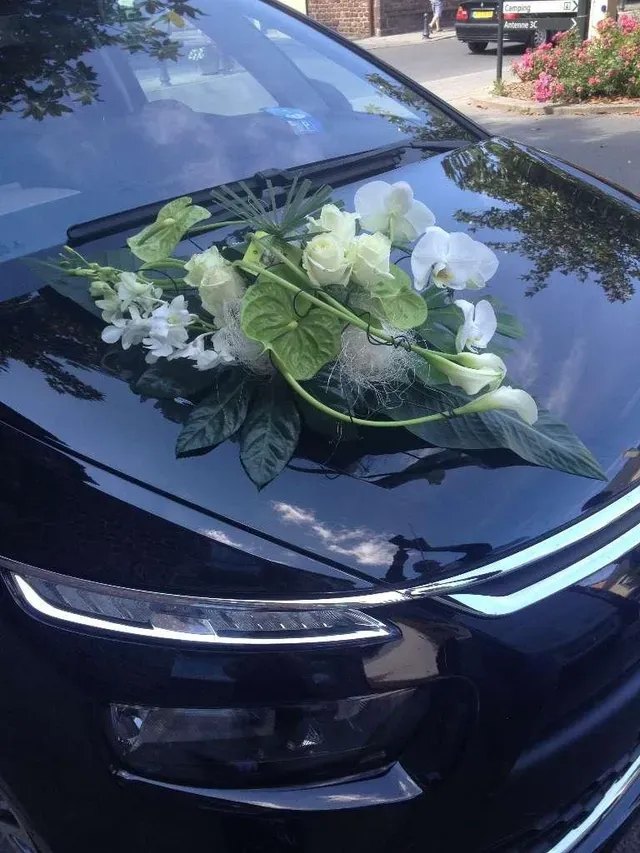 Décoration de mariage sur voiture