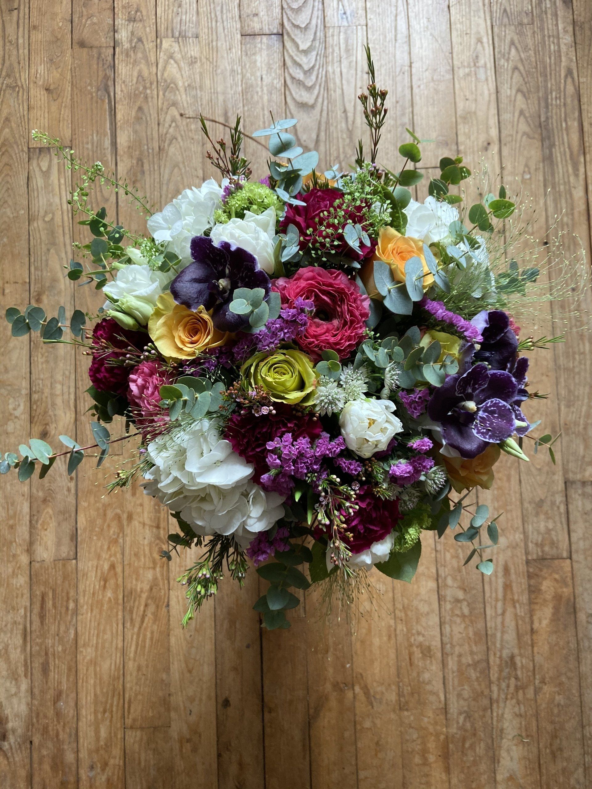 Bouquet de fleurs variées vue de haut