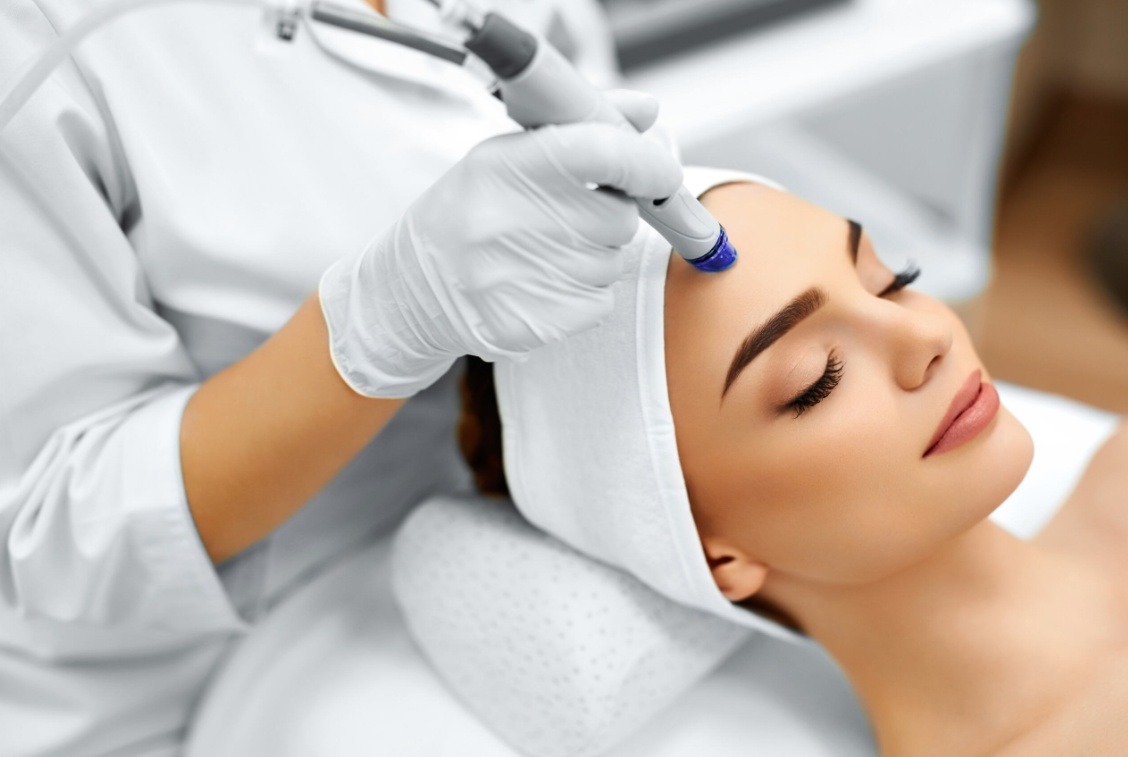 Limpiezas faciales con M&aacute;quina Hidrofacial
