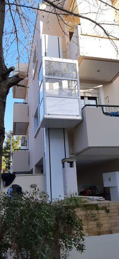Εξωτερικός Ανελκυστήρας με Θάλαμο
