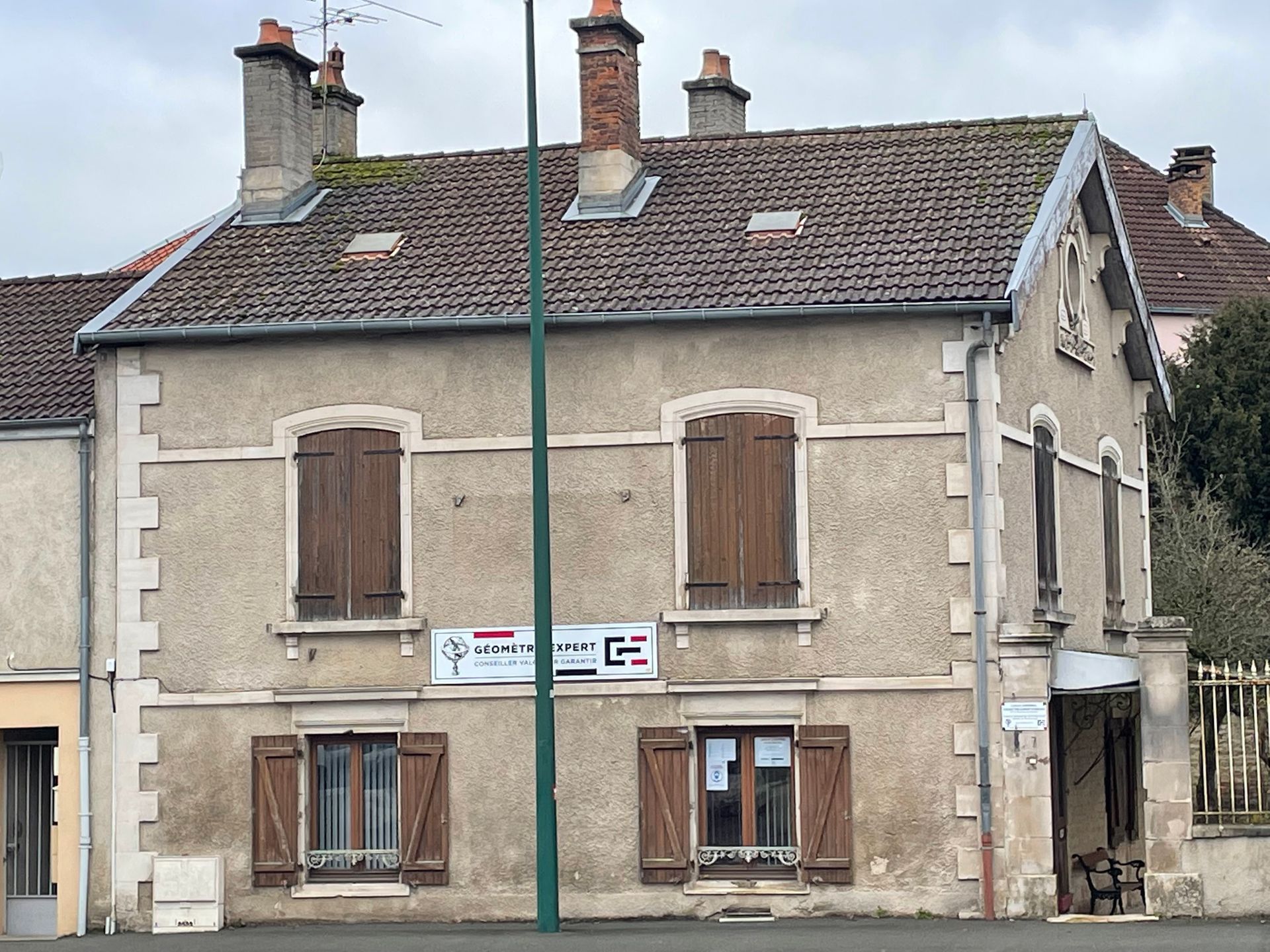 L'extérieur du vabinet de Chaumont.