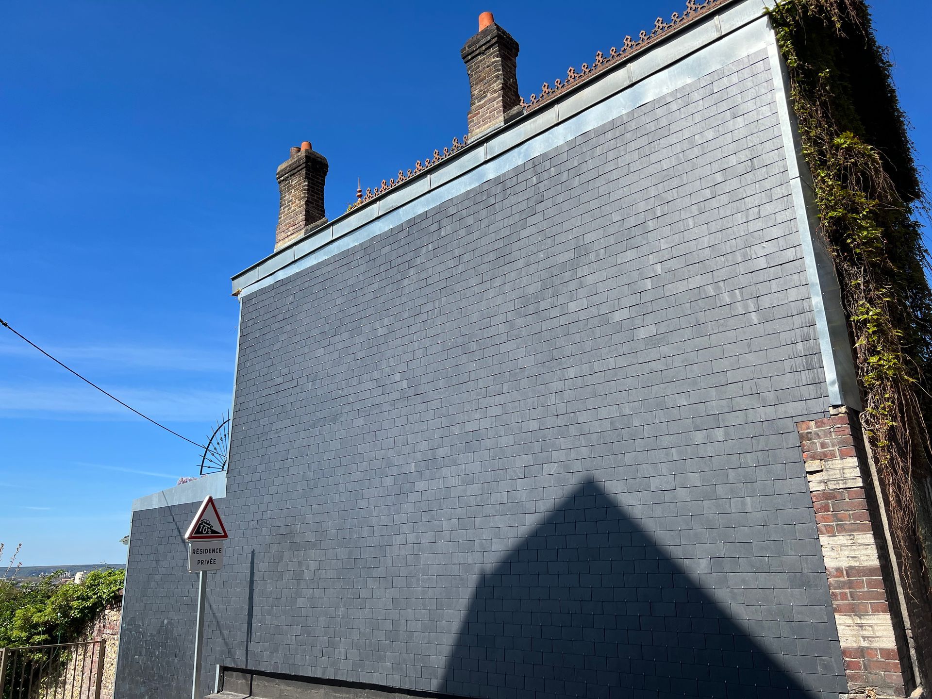 Toiture en ardoise rénovée