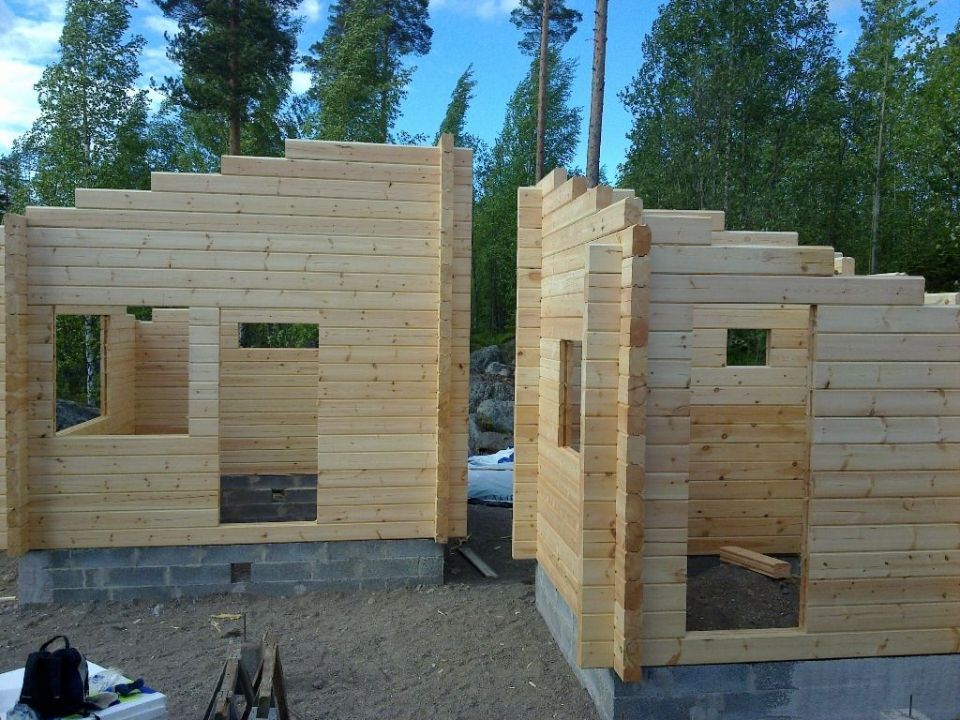 valmisteilla oleva puurakennus