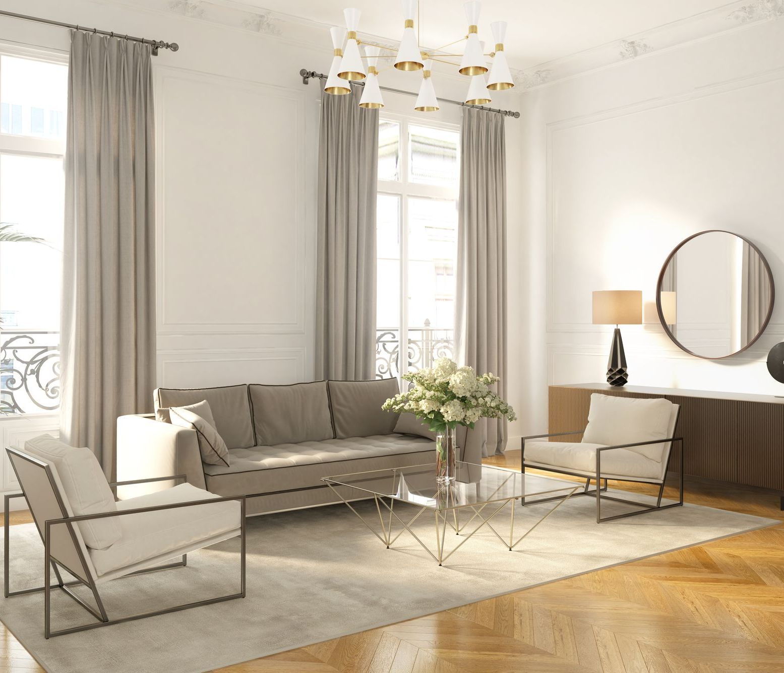 Salon élégant avec canapé beige, fauteuils, tapis, rideaux et lustre ; miroir rond.