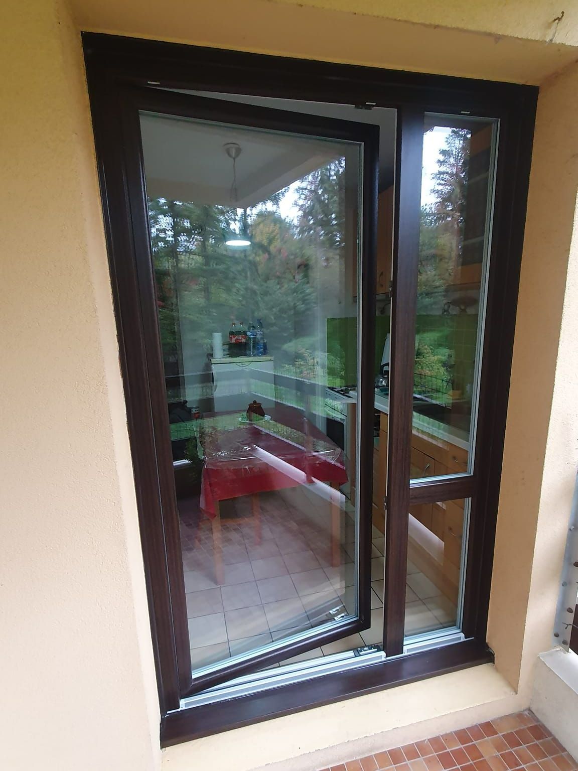 Porte-fenêtre marron