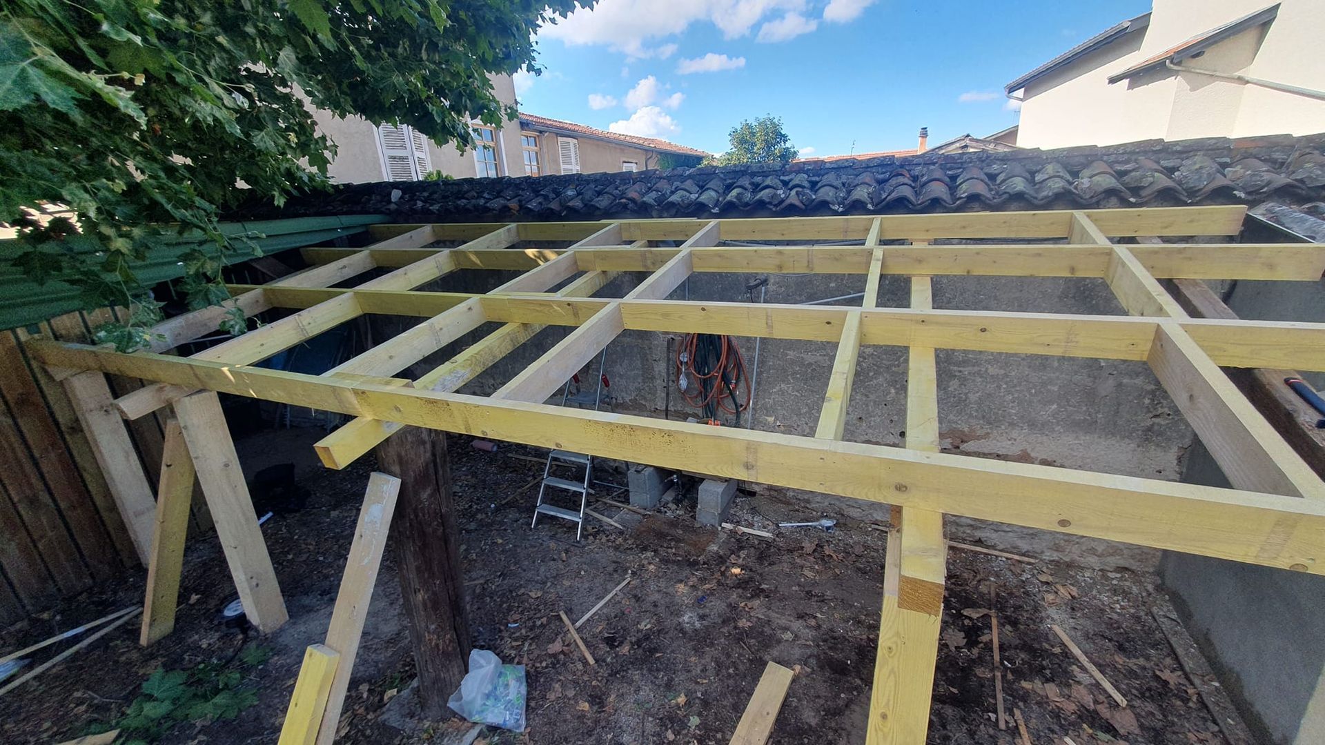 Charpente de l'abri de jardin